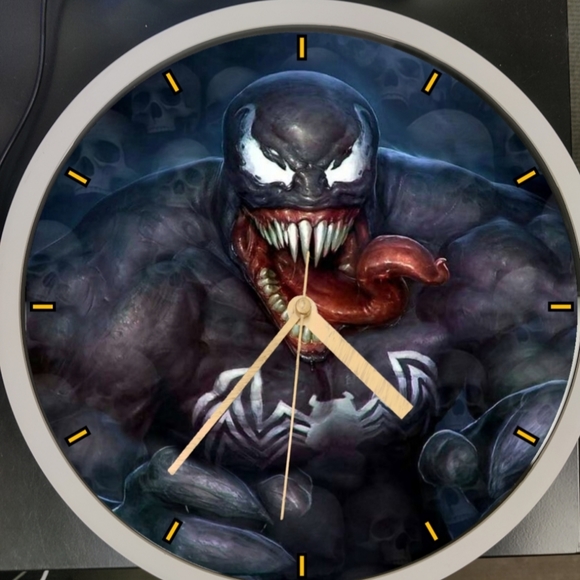 Venom clock - Picture 2 of 3
